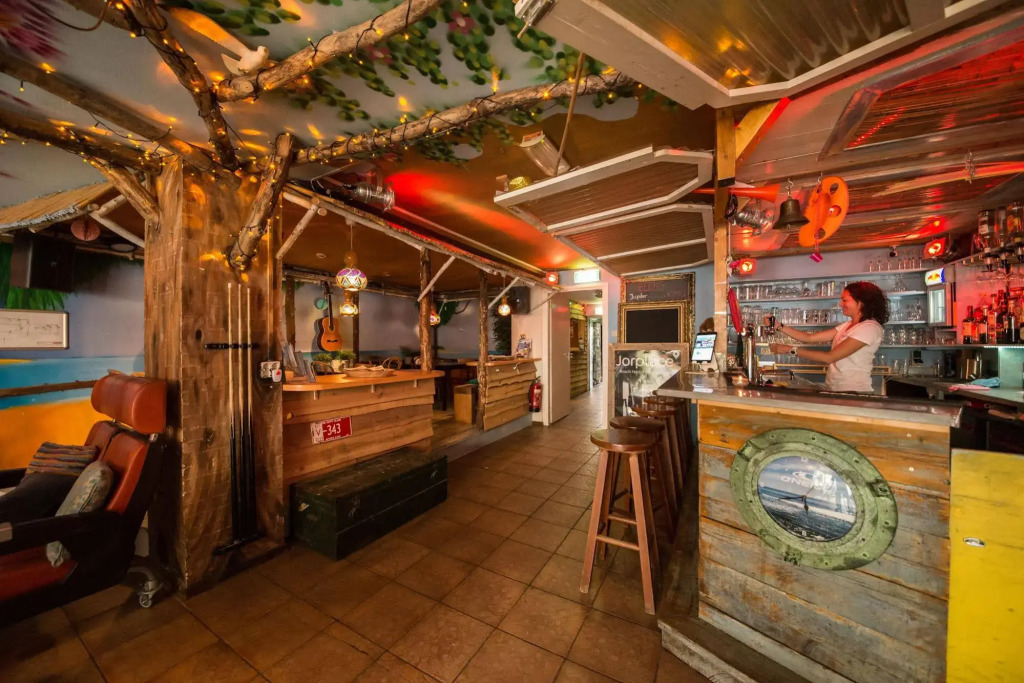 Jorplace Beach Hostel