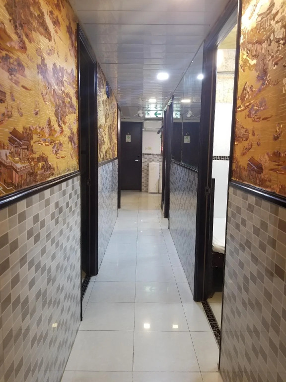 Hong Kong Huazhong Commercial Inn
