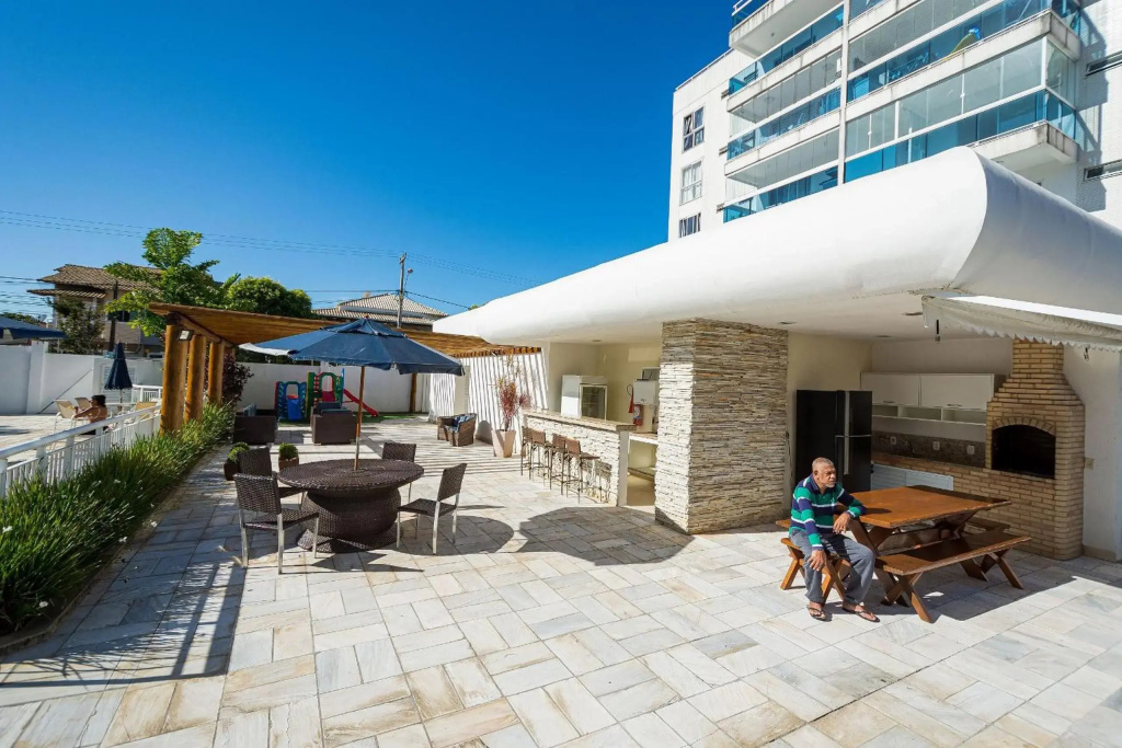 Apto alto padrão 200 m da praia de Costazul - WIFI 200MB - Piscina - Área kids - Netflix - 3 Quartos - Garagem - Cozinha equipada - Churrasqueira - Portaria 24h