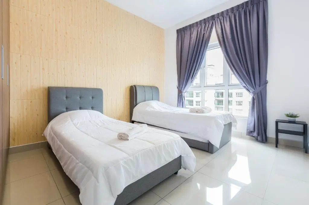 Seasons Larkin Apartment By RR JBcity