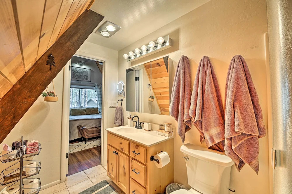 A-frame Pinetop Lakeside Cabin Under the Pines!
