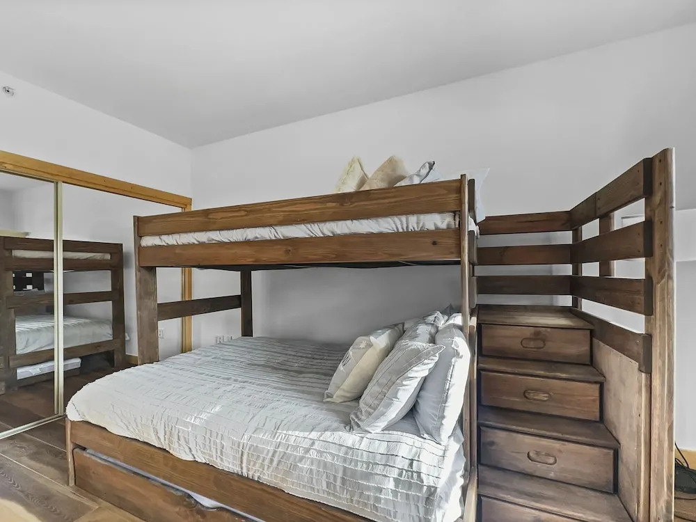 Inviting and Spacious Condo In The Heart of Center Village - PP416 by Redawning