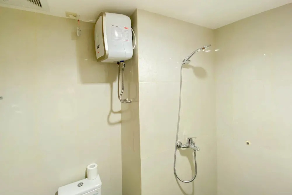 Homey and Well Furnished Studio LRT City Jatibening Apartment