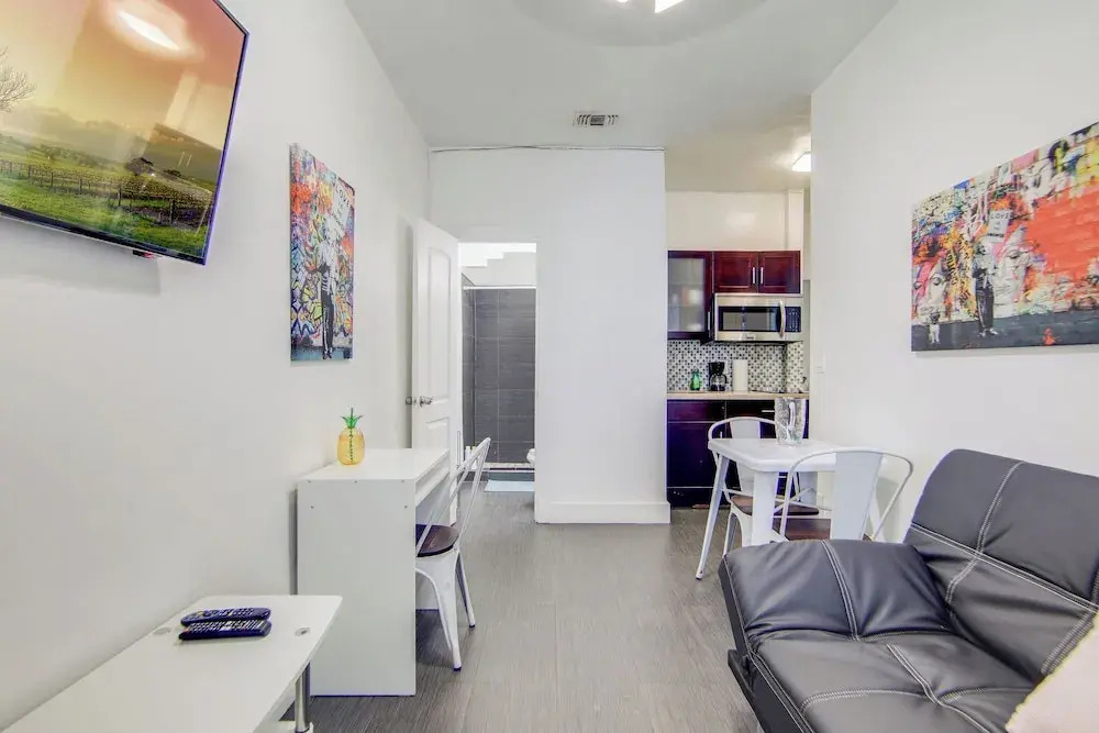 Cozy South Beach 1BR Apt Near Beach and Ocean Drive