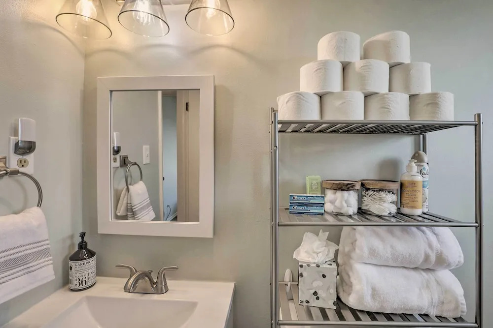 Cozy Hanahan Condo w/ Cooper River Access!