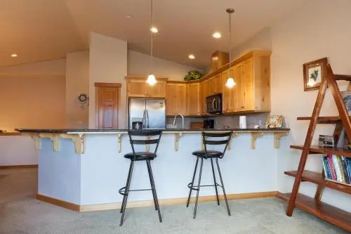 River Scene-River Vw-AC-3BR/3BA