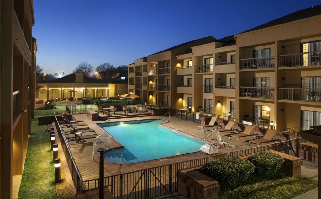 Courtyard by Marriott Memphis East/Park Avenue