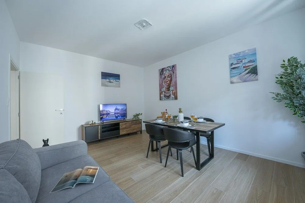 Boutique Apartment 10