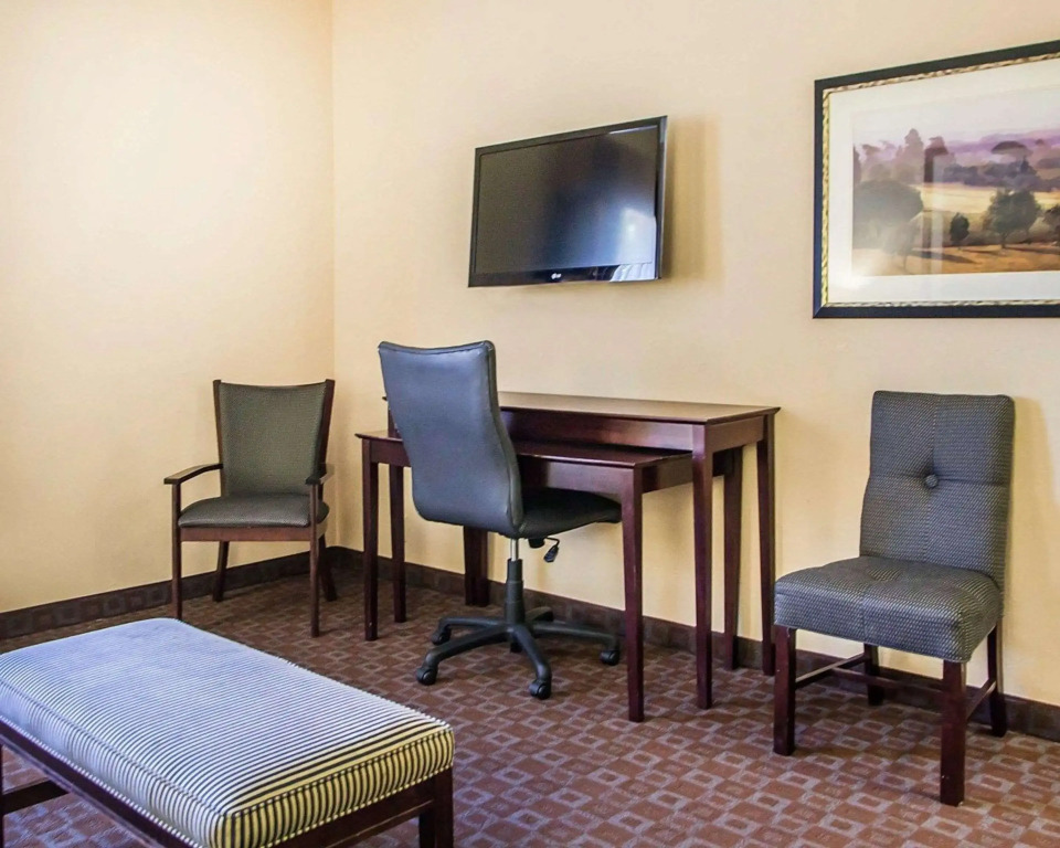 Quality Inn & Suites Peoria North