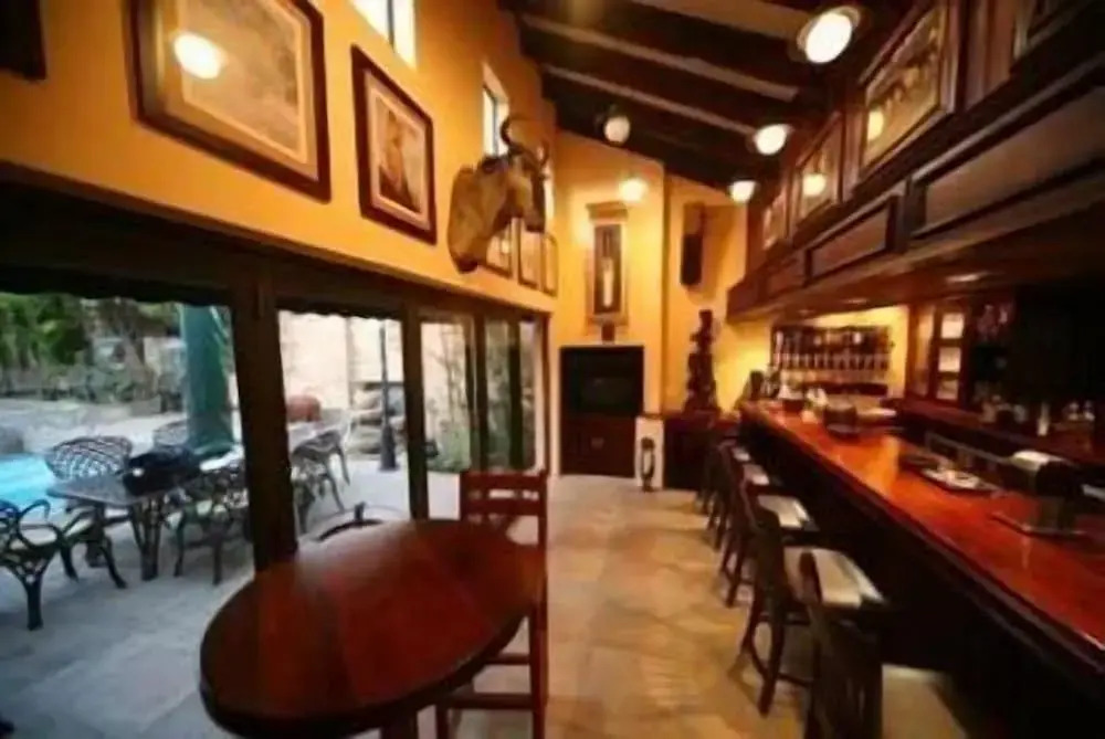 Le Cozmo Guesthouse