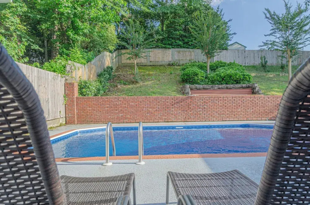 Relaxing 3BR Getaway with Pool and games