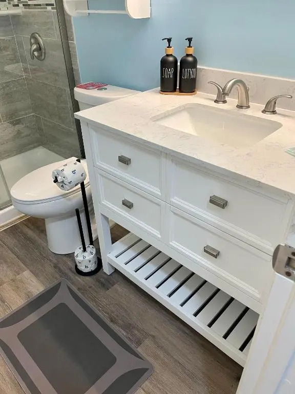 Lovely 2 bedroom 1 bathroom minutes from the beach