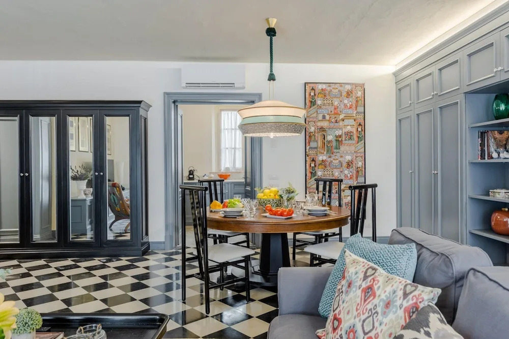 Gimber Tales a First Floor Apartment