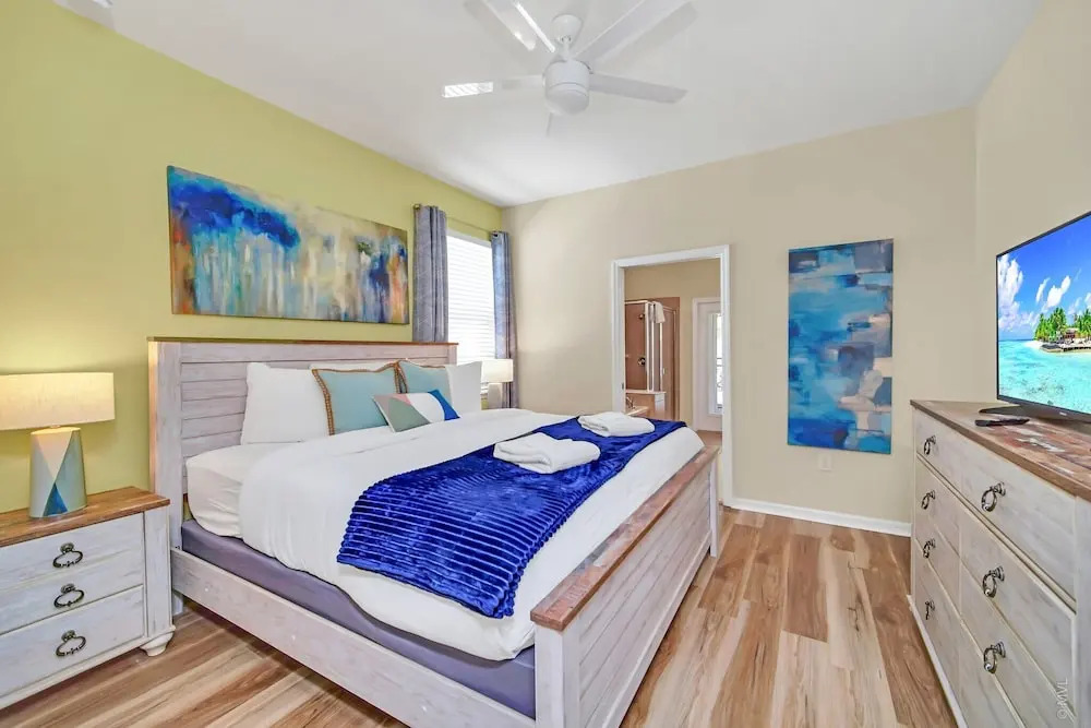 Modern and Colorful Home! Spiderman, Princess and Mickey Themed Rooms & Perfect Movie/game Room!