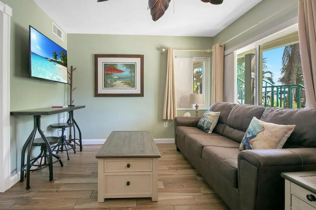 Five Palms Suite 104 - Daily - Weekly - Monthly