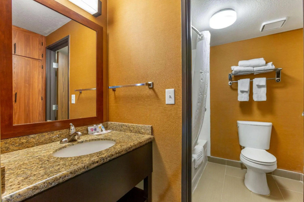 Comfort Inn & Suites Phoenix North - Deer Valley