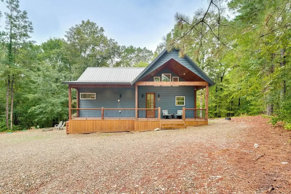 Fire Pit & Hot Tub: Couples Retreat in Broken Bow