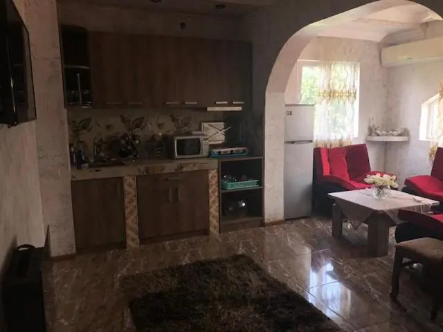 Mzeos House
