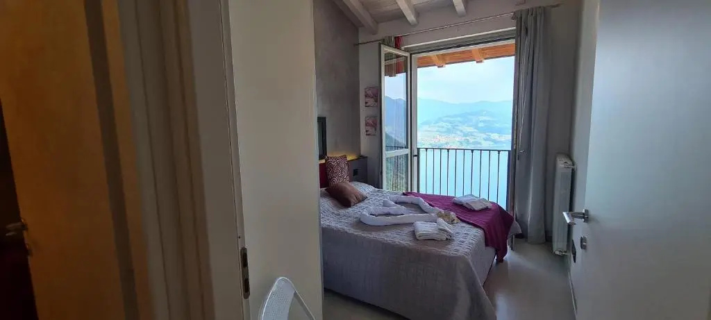 Residence Sirene alloggio Stefania vista lago e piscina