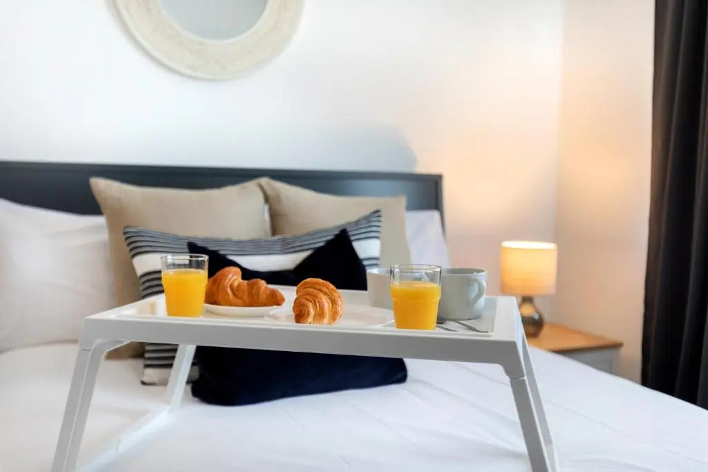 1-Bedroom Apartment with a Private Garden, beach 5-min walk