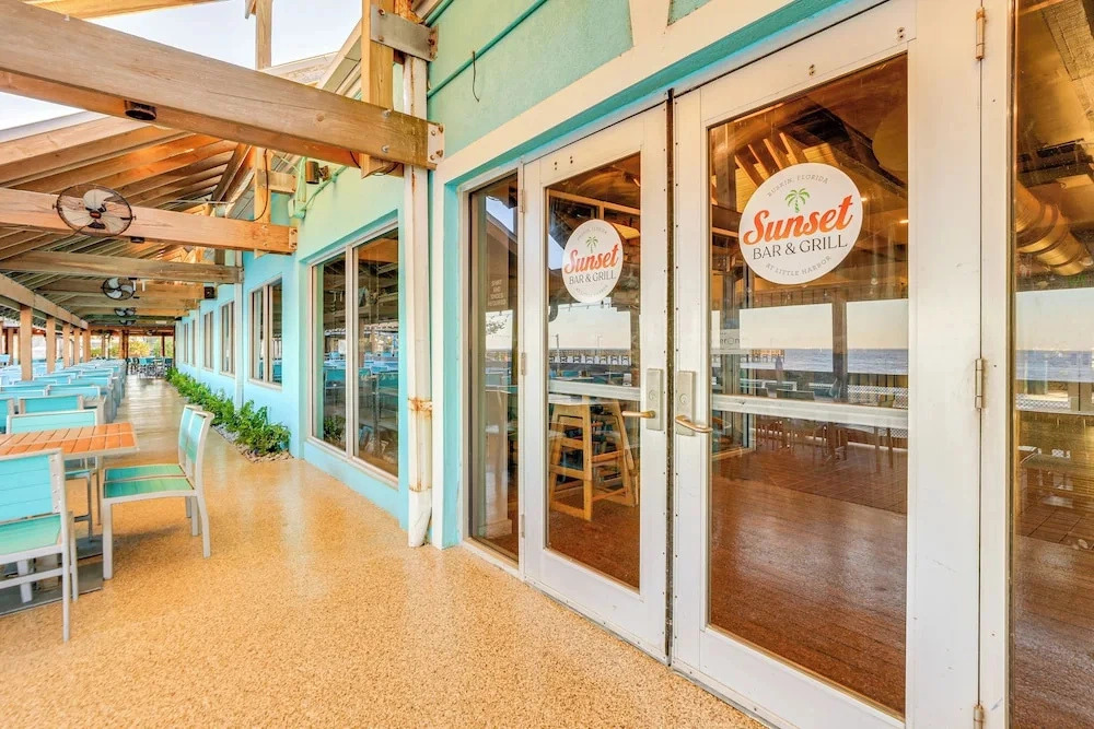 Walk to Beach & Marina! Ruskin Resort Retreat