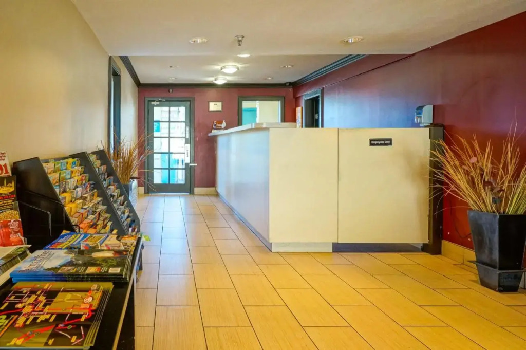 Howard Johnson Express Inn