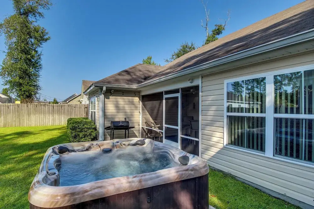 Screened Patio: Rincon Home, 18 Mi to Savannah