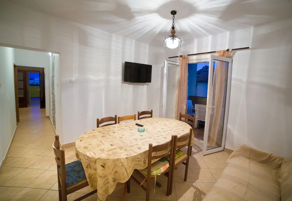 Lopar Family Residence 518
