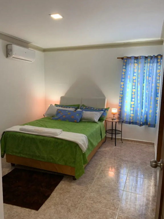 Stylish 1r-1b Apt Near The Beach And Main Street