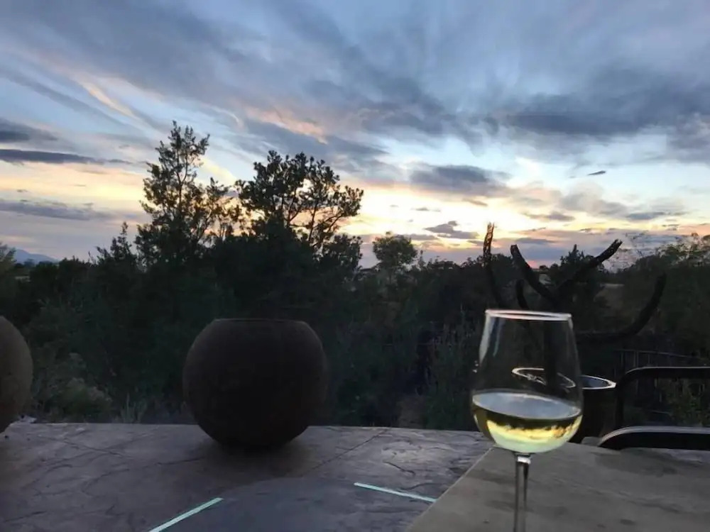 Sunset Vista - Spectacular Mountain Views, Light-filled Family Home