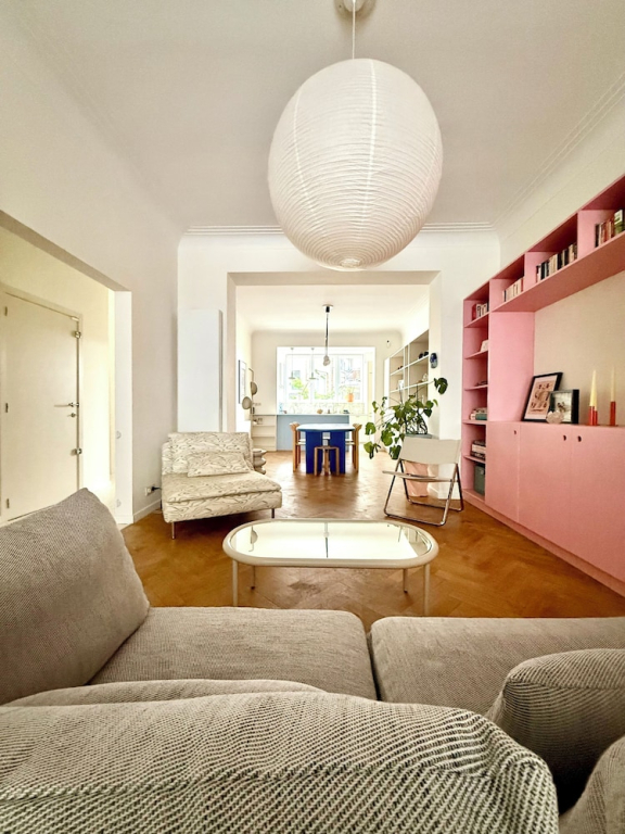 2 bedrooms - baby crib & furnished
