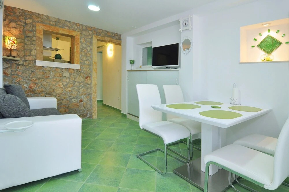 Spacious Modern Apt. With big Patio and sea View