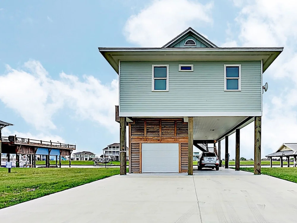 New Listing! Newly Built Waterfront W/ Deck 2 Bedroom Home