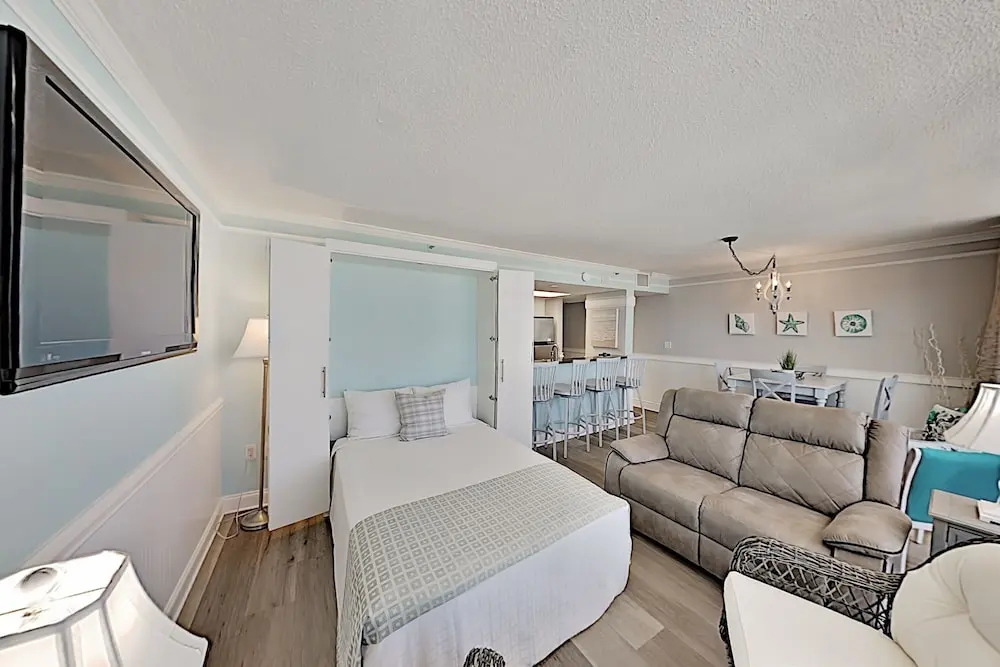Choice Oceanfront W/ 3 Pools: Steps To Sand 2 Bedroom Condo