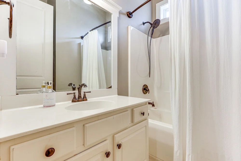Charming Wilmington Cottage - Walk to Downtown!