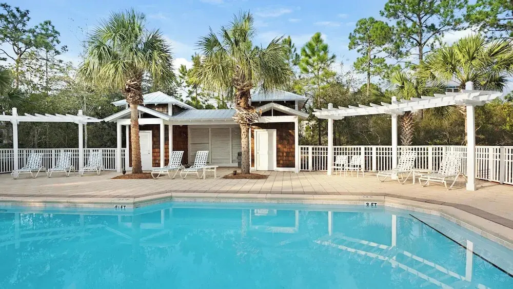 Spacious 4-bedroom Beach Retreat: Ideal for Families & Groups!