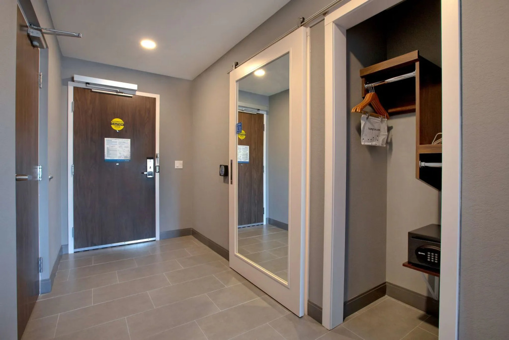 Hampton Inn & Suites Ottawa West