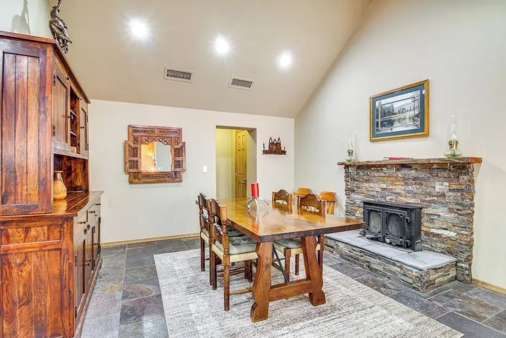 Family-friendly Hideaway Cabin in Lakeside!
