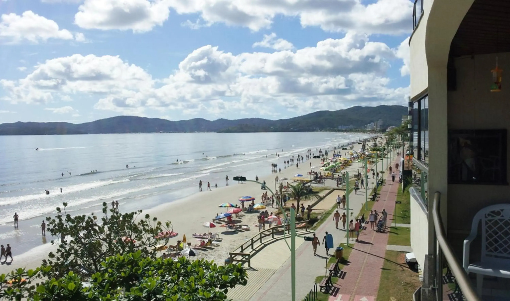 Lindo Apto Itapema Meia Praia Frente ao Mar p/ 6 pessoas, alto padrão, WIFI