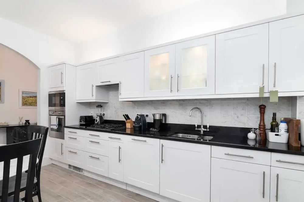 Lovely 1BR Home Near Holland Park, 4 Guests