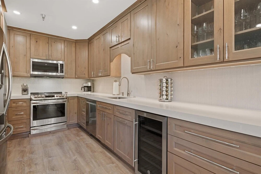 Platinum-Rated 2 Bedroom Ski In, Ski Out Condo In Bc Village