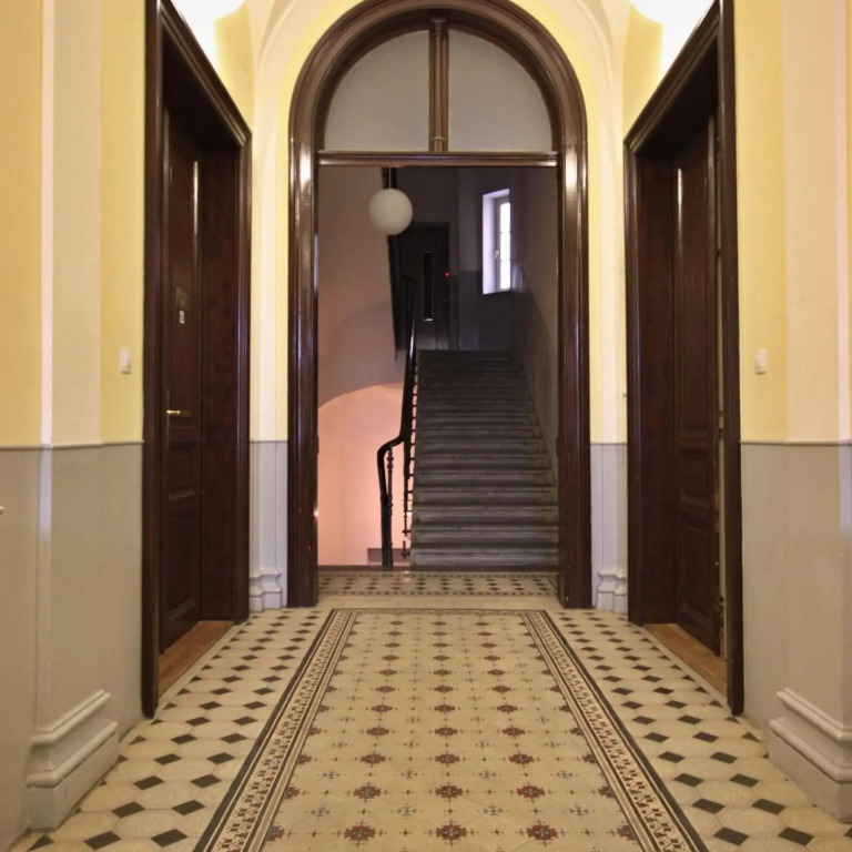Riverside Palace Apartments