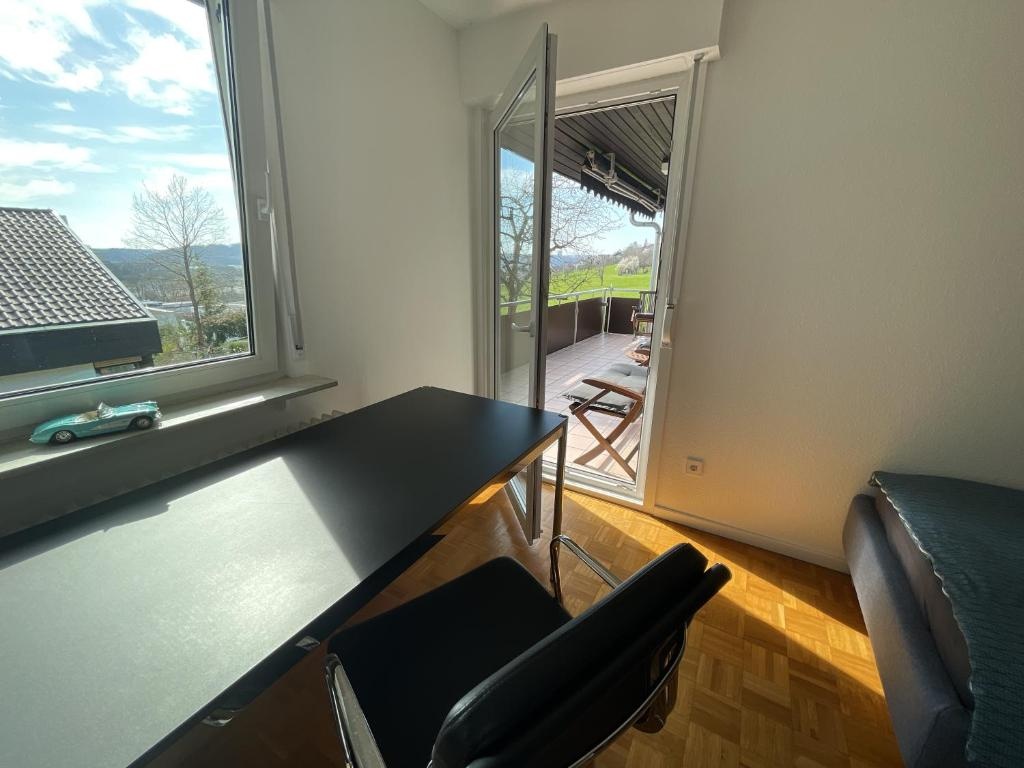 Appartement Region Esslingen - Nähe Messe - Flughafen - Stuttgart - Wohnen und Arbeiten auf Zeit in 120m2 Wohlfühlatmosphäre - ab 3 Übernachtungen - geeignet für 4 Personen - Beistellbett möglich - Kinder und Tiere willkommen - Garage für e-bikes
