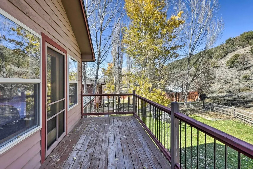 Cozy Carbondale Escape w/ Deck & Grill!