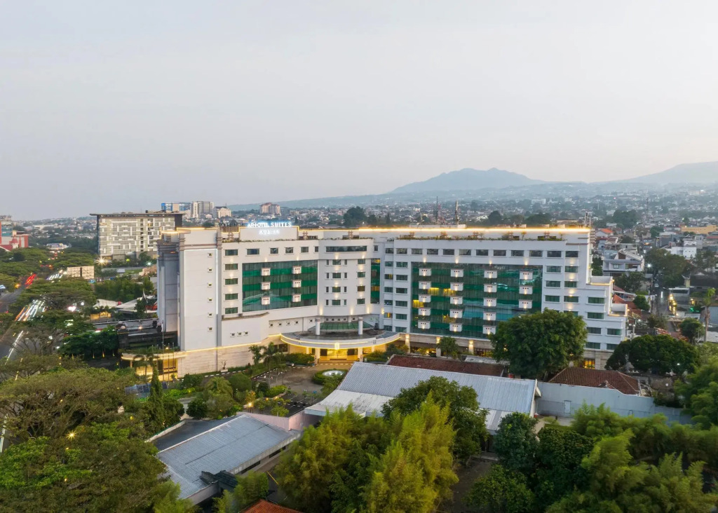 Grand Aquila Hotel
