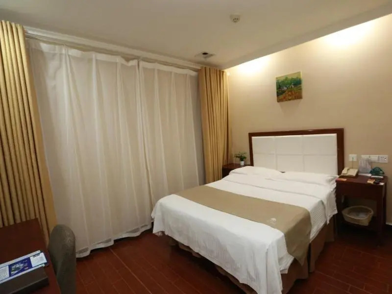 GreenTree Inn Jiangsu Suqian Sihong RenminS)Road Walking Street Express Hotel