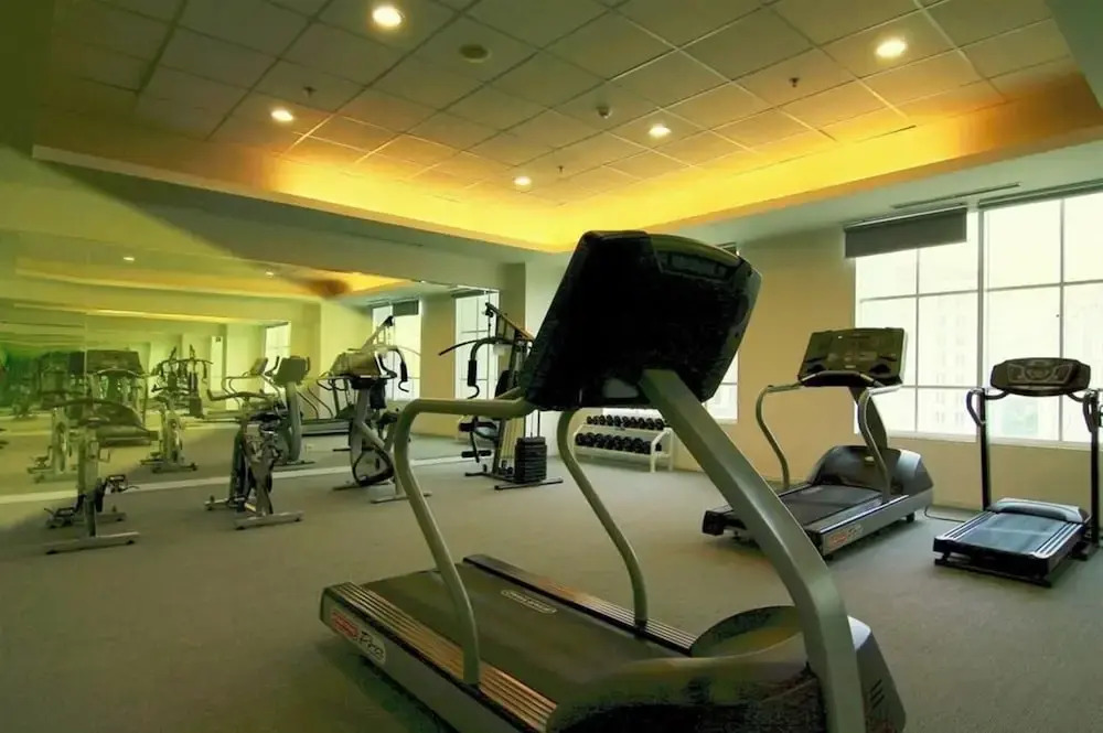 Spacious And Modern Look 3Br Bellezza Apartment