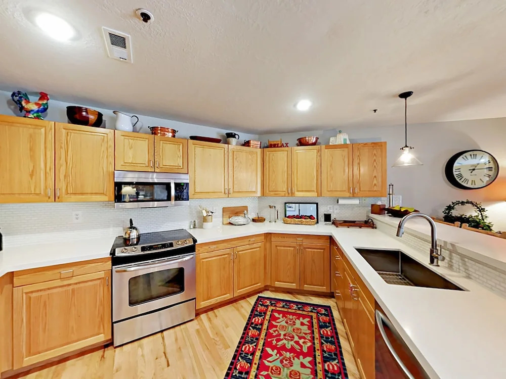 1585 Empire Avenue Condo Unit 303
