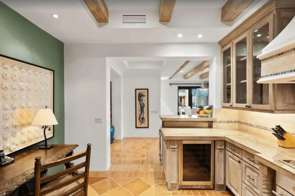 Best Executive-Style Luxury Residence on Property