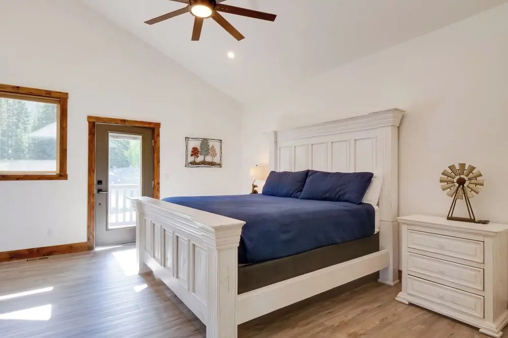Hot Tub, Pool Table & Fireplace: 5 Mi to Breck!